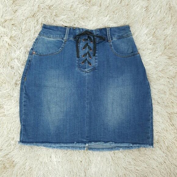 Cest Toi Black Label Women's Denim Mini Skirt with pockets Raw Hem - Picture 2 of 4
